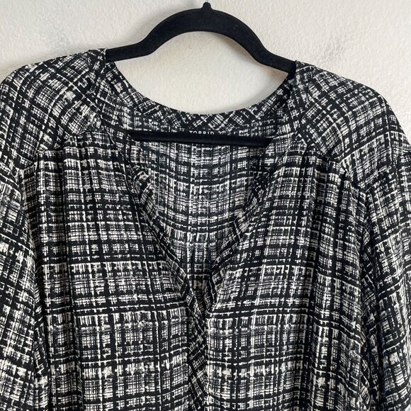 Torrid Harper Womens Plus 5X Black White Plaid Blouse Roll Tab Sleeve Shirt Top - Picture 2 of 7
